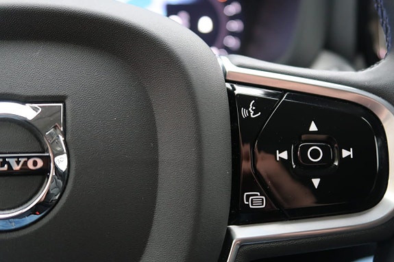 Volvo XC60 12 of 23