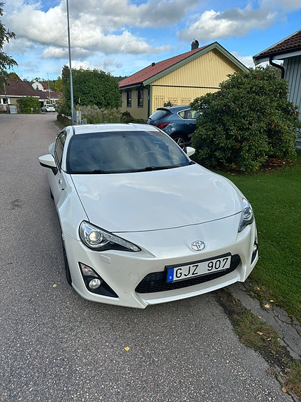 Toyota GT86 2 of 17