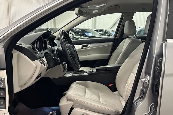 Mercedes-Benz C220 8 of 23