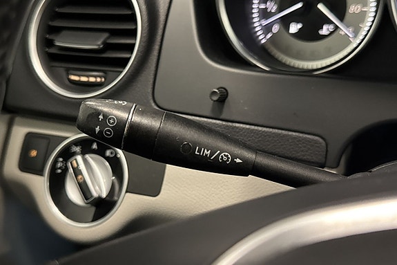 Mercedes-Benz C220 13 of 23