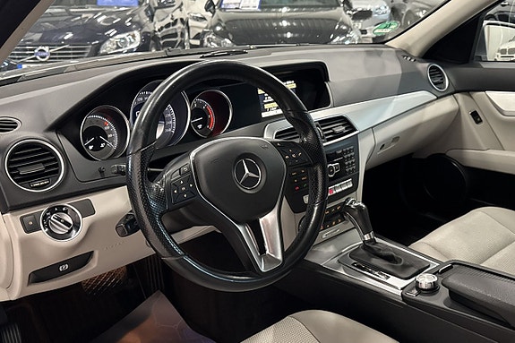 Mercedes-Benz C220 7 of 23