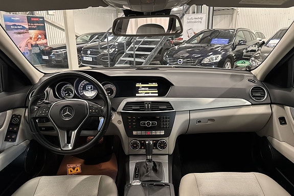 Mercedes-Benz C220 11 of 23