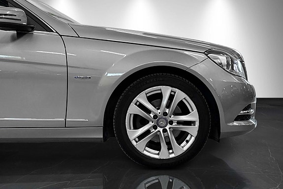 Mercedes-Benz C220 3 of 23