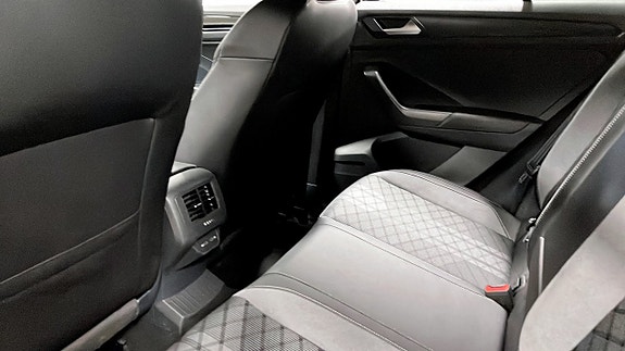 Volkswagen T-Roc 12 of 14