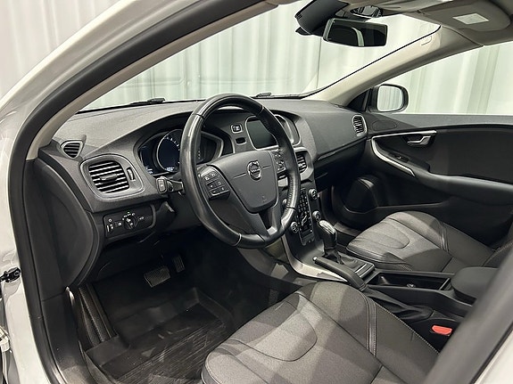 Volvo V40 Cross Country 8 of 13