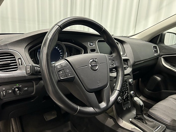 Volvo V40 Cross Country 9 of 13