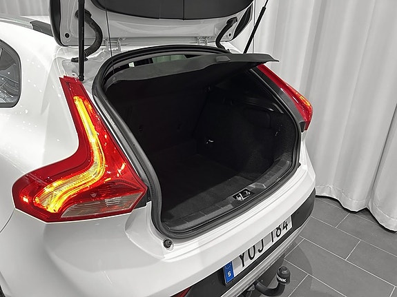 Volvo V40 Cross Country 4 of 13