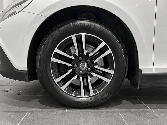 Volvo V40 Cross Country 5 of 13