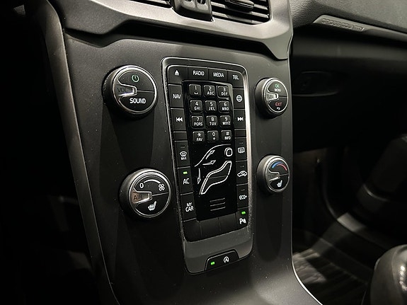 Volvo V40 Cross Country 12 of 13