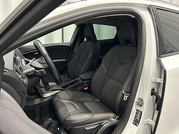 Volvo V40 Cross Country 6 of 13