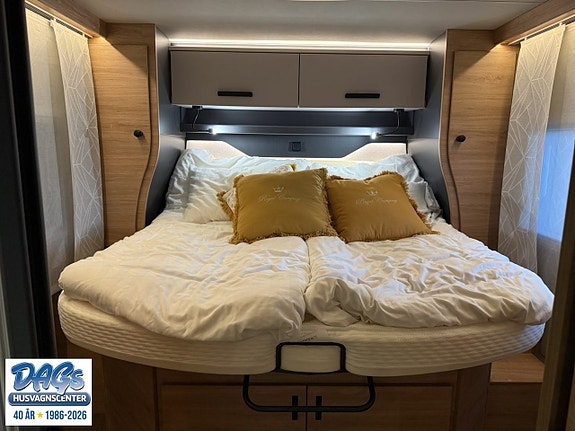 Knaus L!VE WAVE PLATINUM SELECTION 700 DX 13 of 19