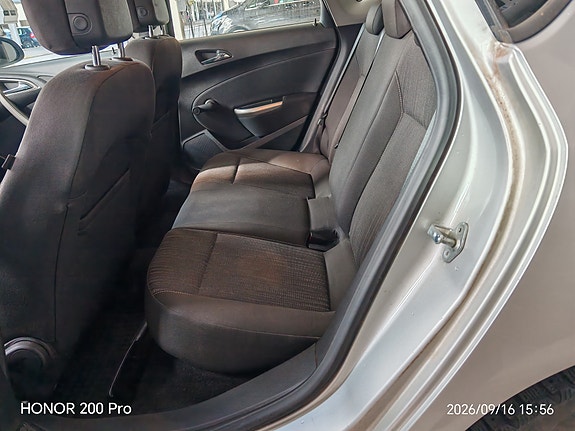 Opel Astra 9 of 11