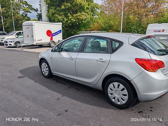 Opel Astra 2 of 11