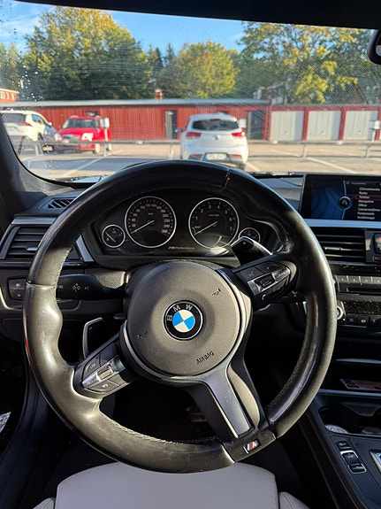 BMW 335i 4 of 6