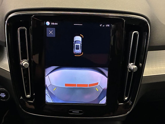 Volvo XC40 17 of 17