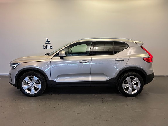 Volvo XC40 3 of 17