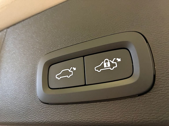 Volvo XC40 10 of 17
