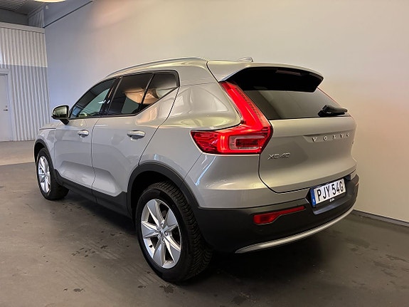 Volvo XC40 6 of 17