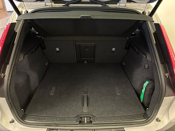 Volvo XC40 9 of 17