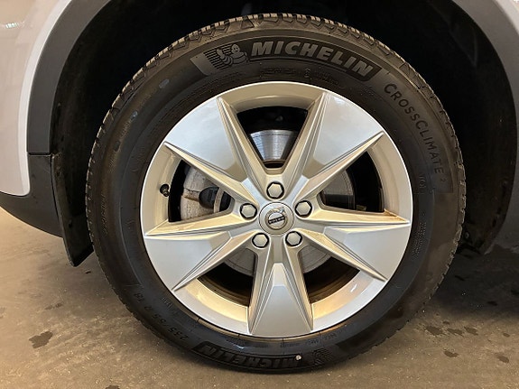 Volvo XC40 5 of 17