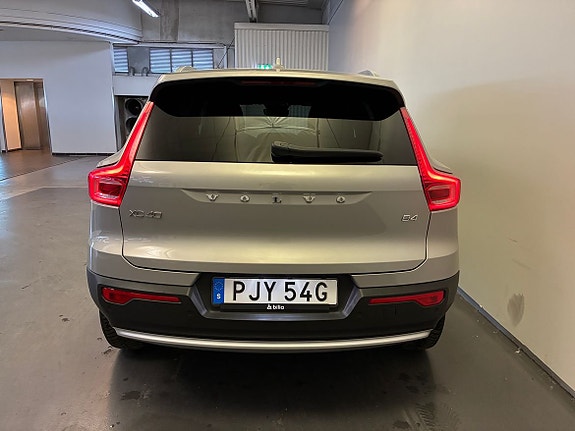 Volvo XC40 7 of 17