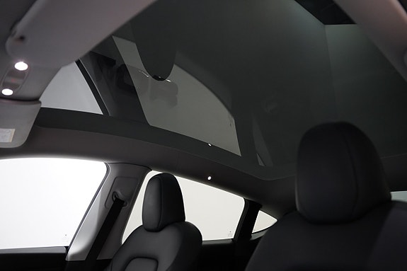 Tesla Model Y 10 of 24
