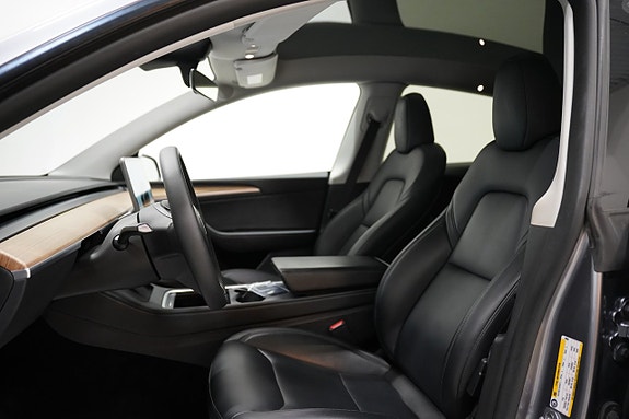 Tesla Model Y 9 of 24