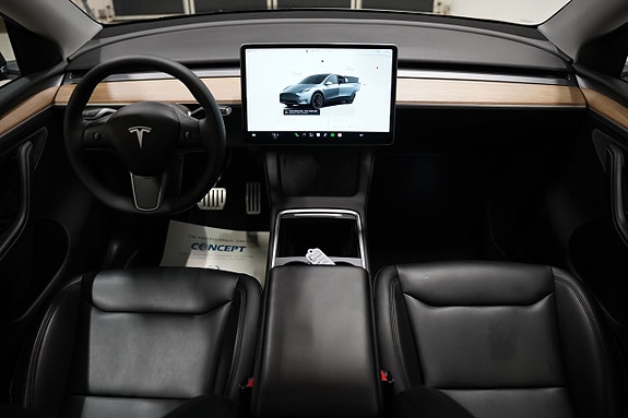 Tesla Model Y 13 of 24