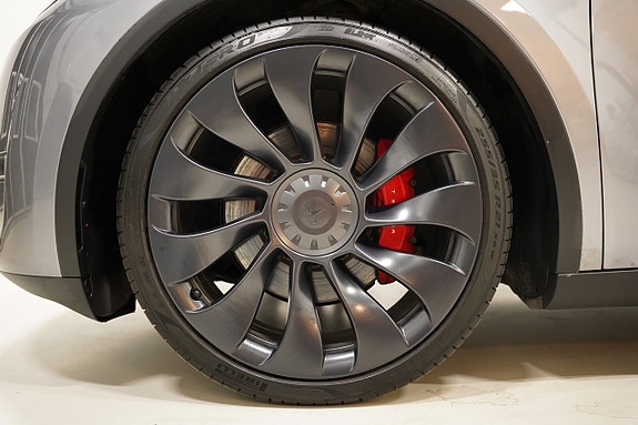 Tesla Model Y 4 of 24