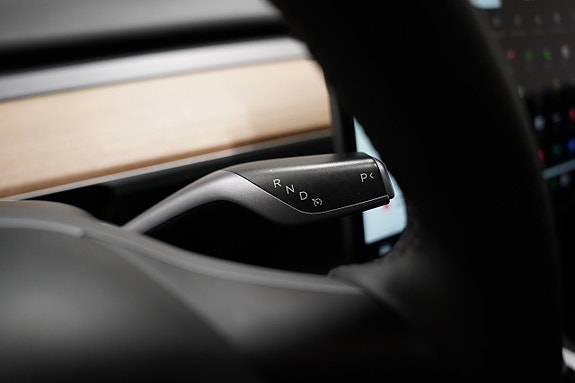 Tesla Model Y 15 of 24