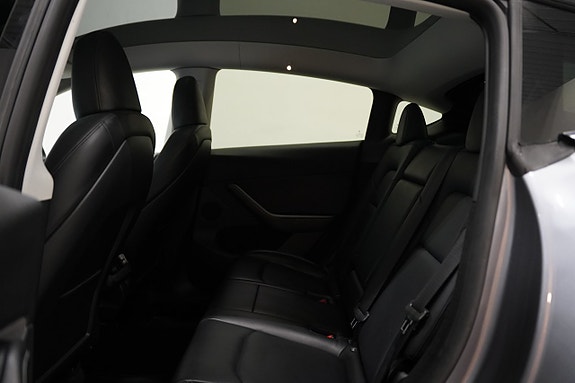 Tesla Model Y 21 of 24