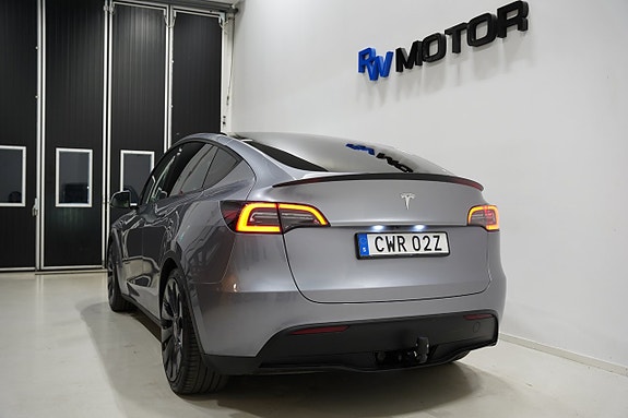 Tesla Model Y 6 of 24