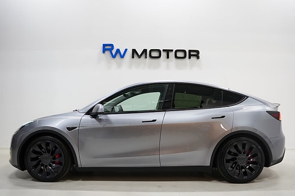 Tesla Model Y 5 of 24