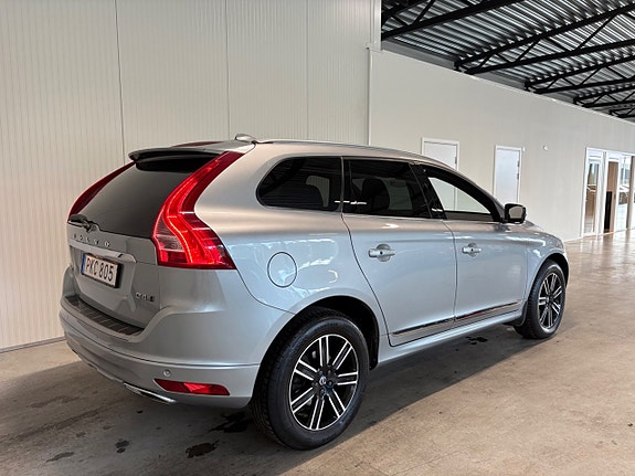 Volvo XC60 3 of 26
