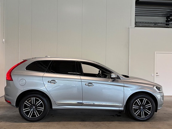 Volvo XC60 2 of 26