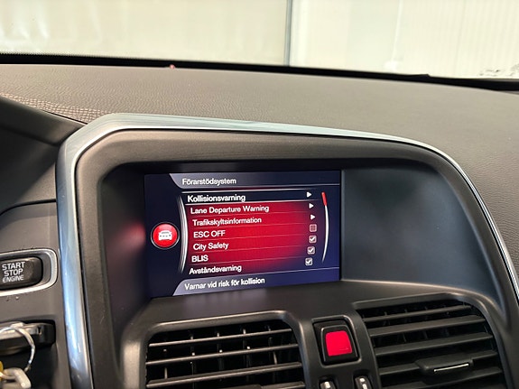 Volvo XC60 17 of 26