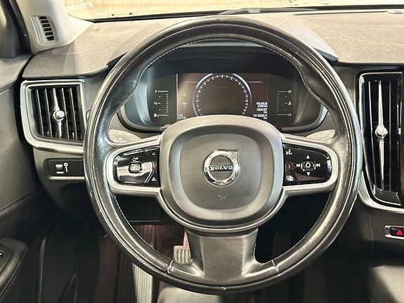 Volvo V90 16 of 30