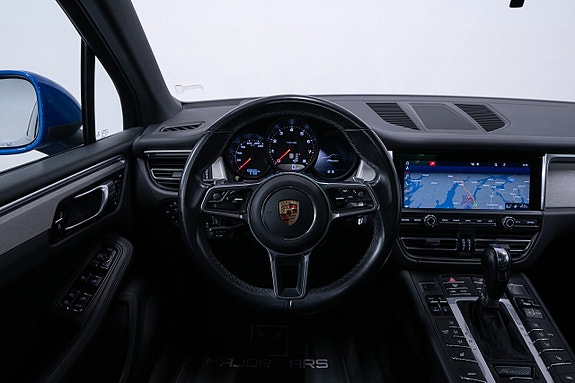 Porsche Macan 17 of 24