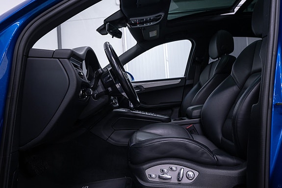 Porsche Macan 11 of 24