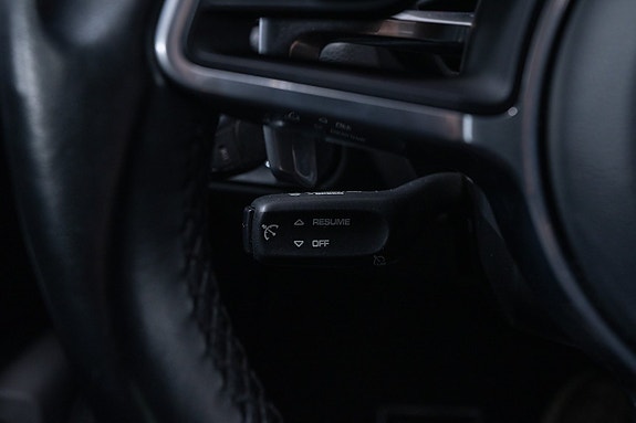 Porsche Macan 18 of 24