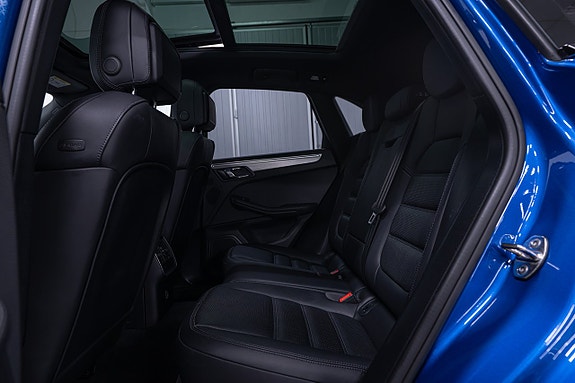 Porsche Macan 14 of 24