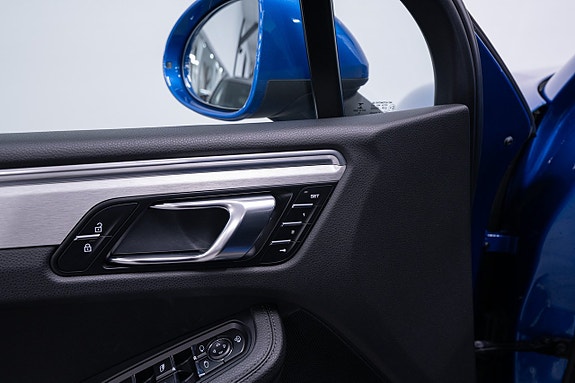 Porsche Macan 10 of 24