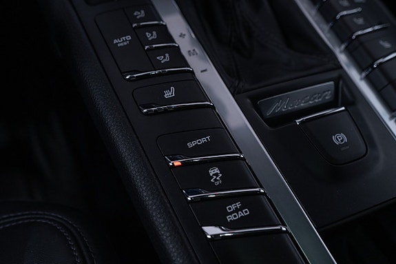 Porsche Macan 22 of 24