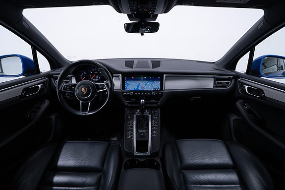 Porsche Macan 16 of 24