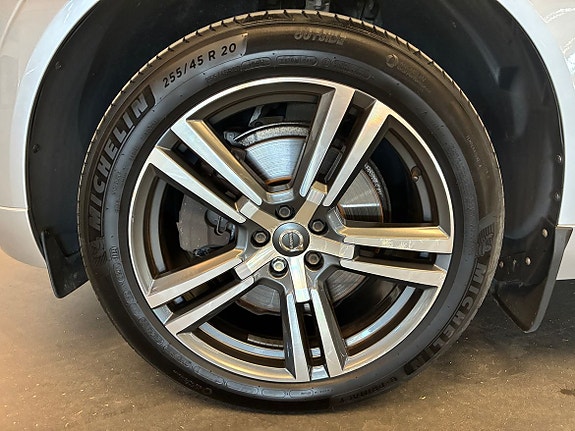 Volvo XC60 11 of 21