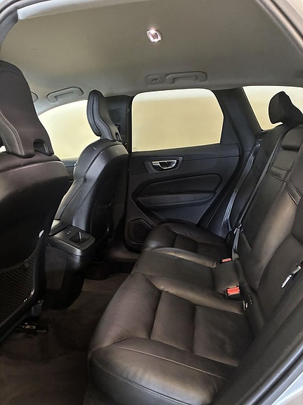 Volvo XC60 13 of 21