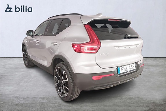 Volvo XC40 2 of 20