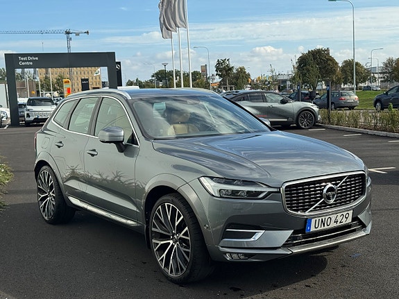 Volvo XC60 2 of 7