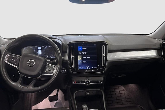 Volvo XC40 8 of 11