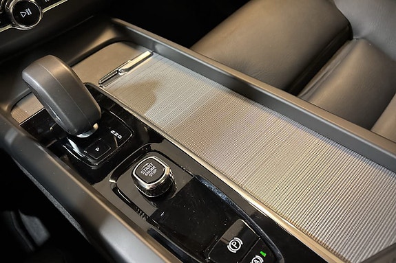 Volvo XC60 16 of 30